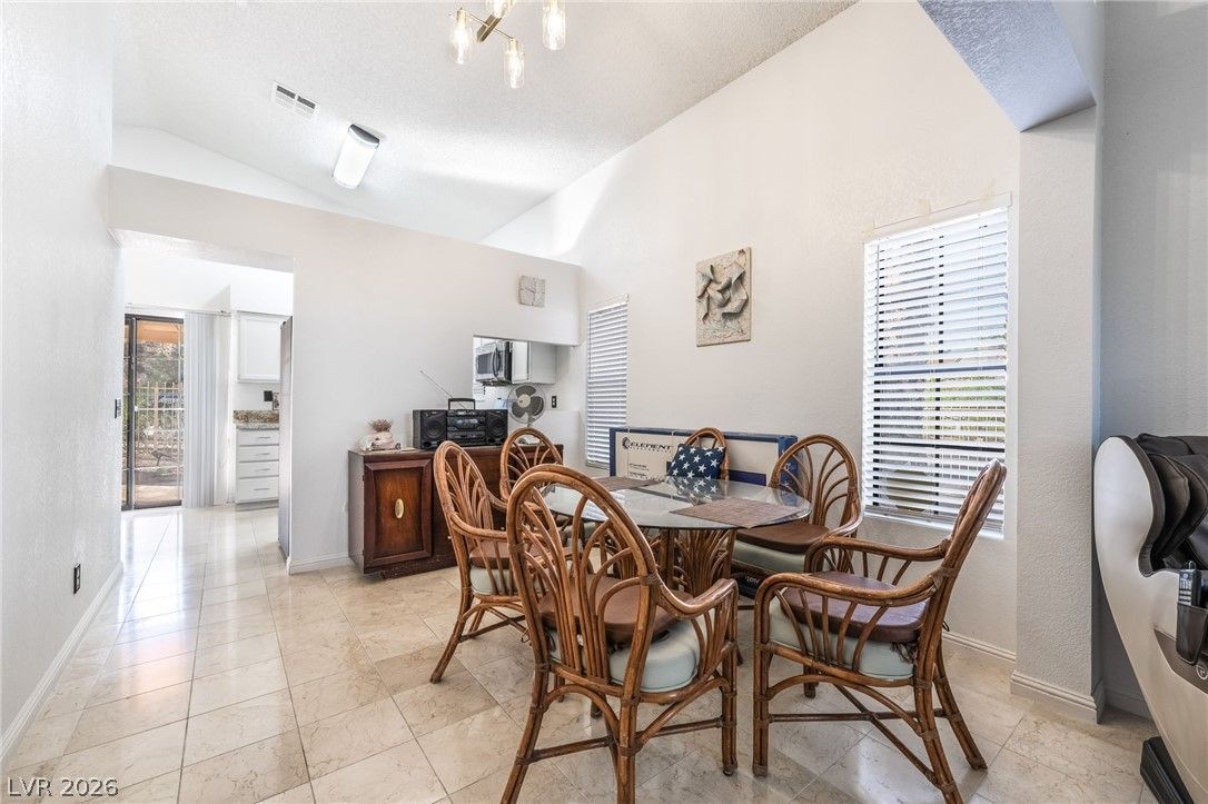 4837 Maryvale Drive — photo 4 of 48