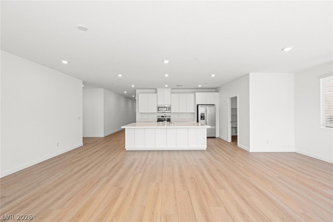 1409 Bianca Falls Drive — photo 4 of 31
