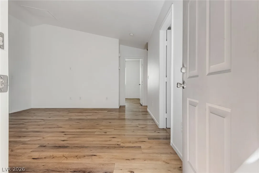 4833 Whispering Spring Avenue — photo 2