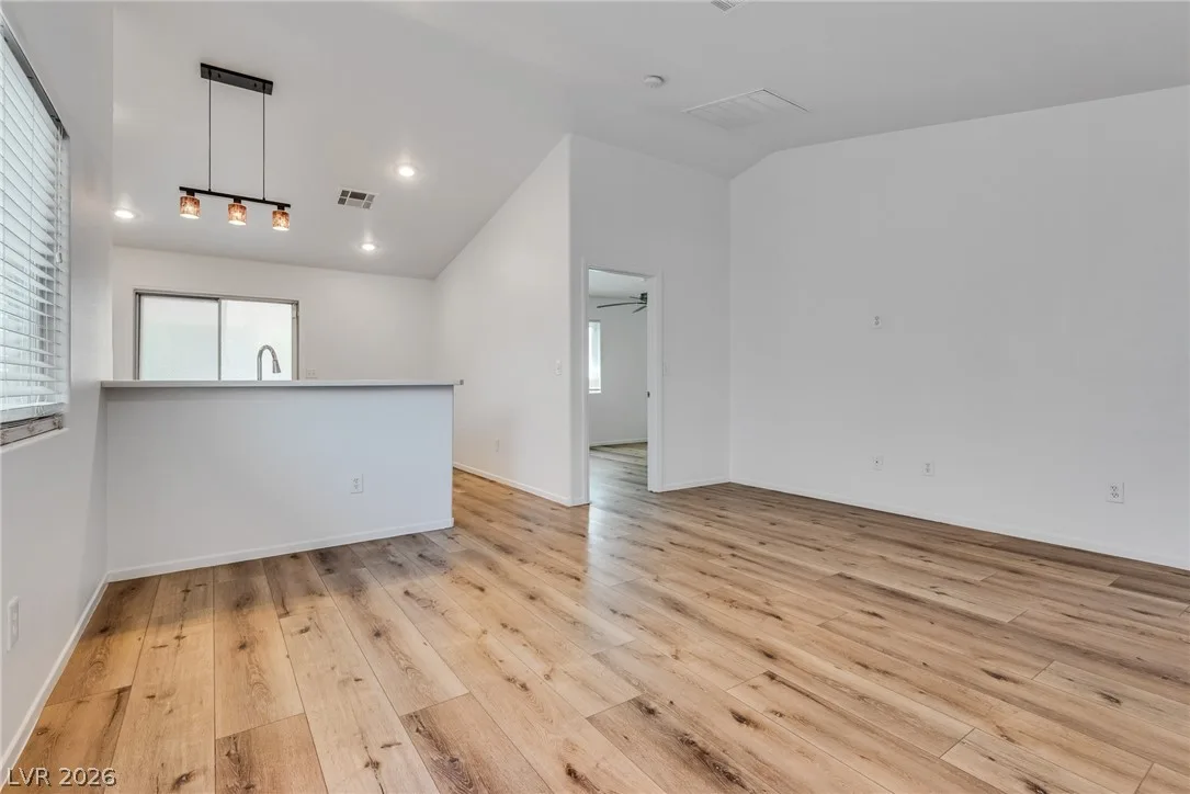 4833 Whispering Spring Avenue — photo 3