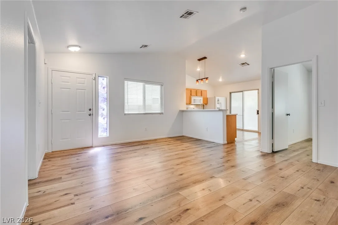 4833 Whispering Spring Avenue — photo 4