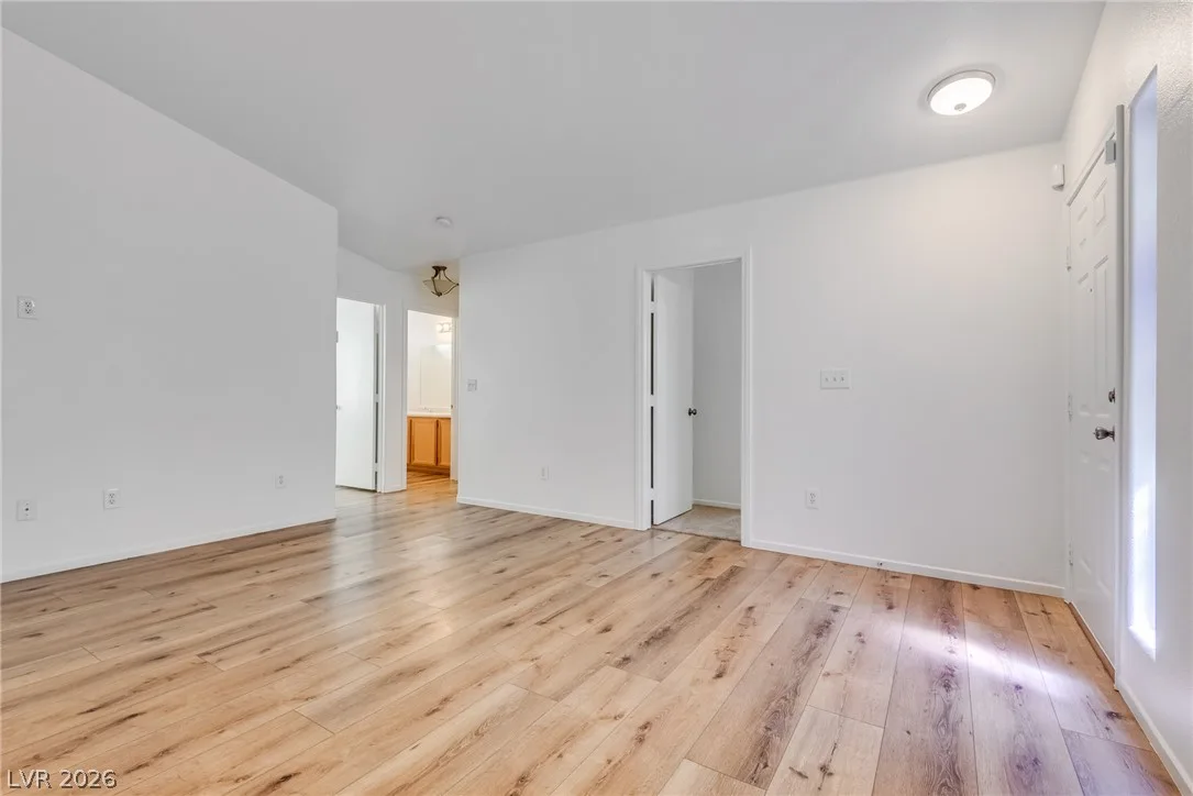 4833 Whispering Spring Avenue — photo 5