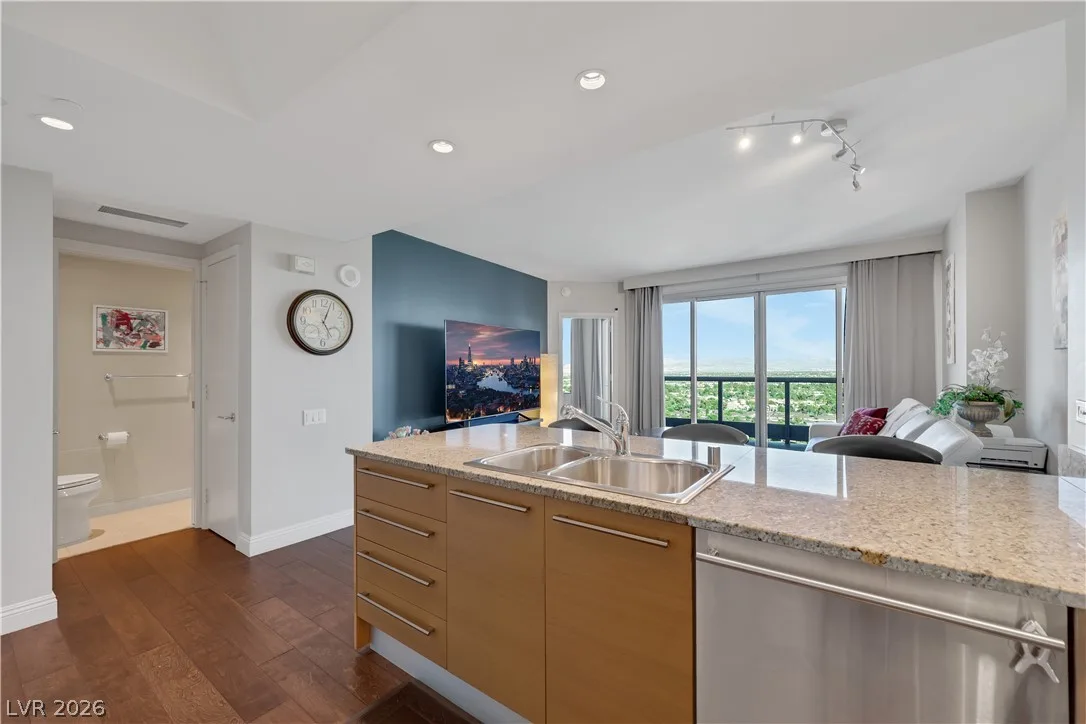 322 Karen Avenue 2105 — photo 4