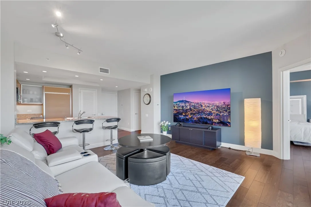 322 Karen Avenue 2105 — photo 5
