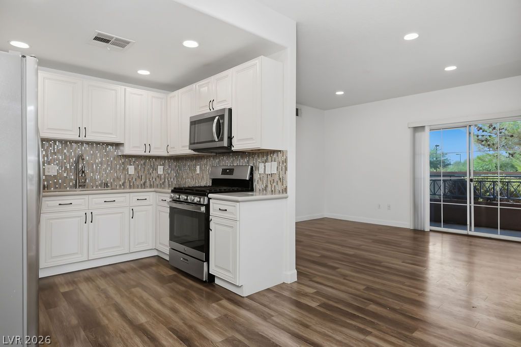 424 Pine Haven Street 106 — photo 3