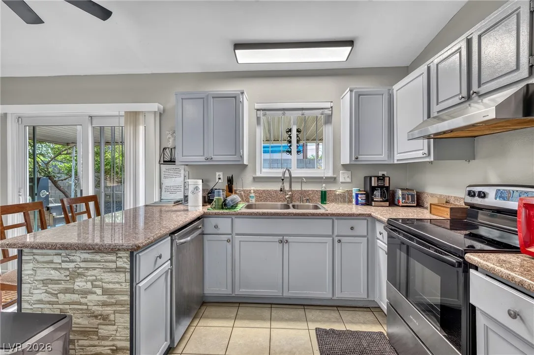 3730 Greenwood Dr. — photo 2