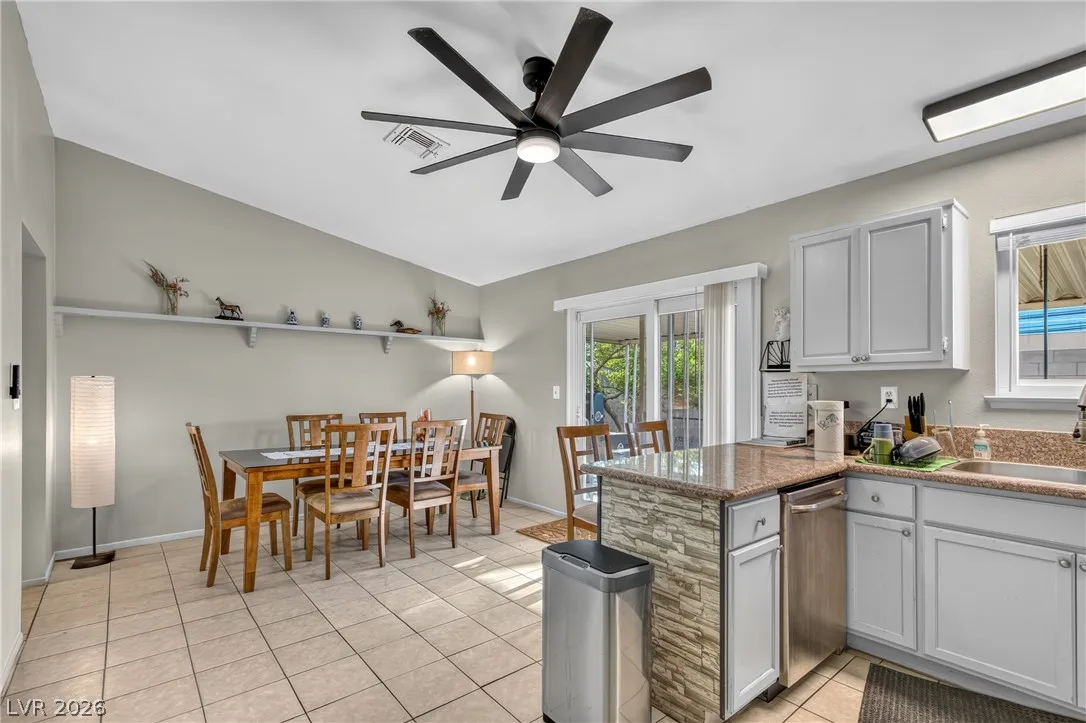 3730 Greenwood Dr. — photo 3