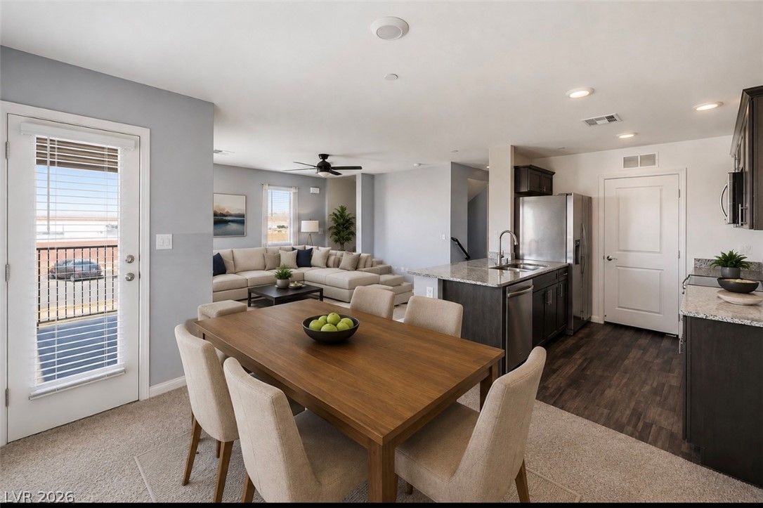 7030 Spicy Merlot Street — photo 3