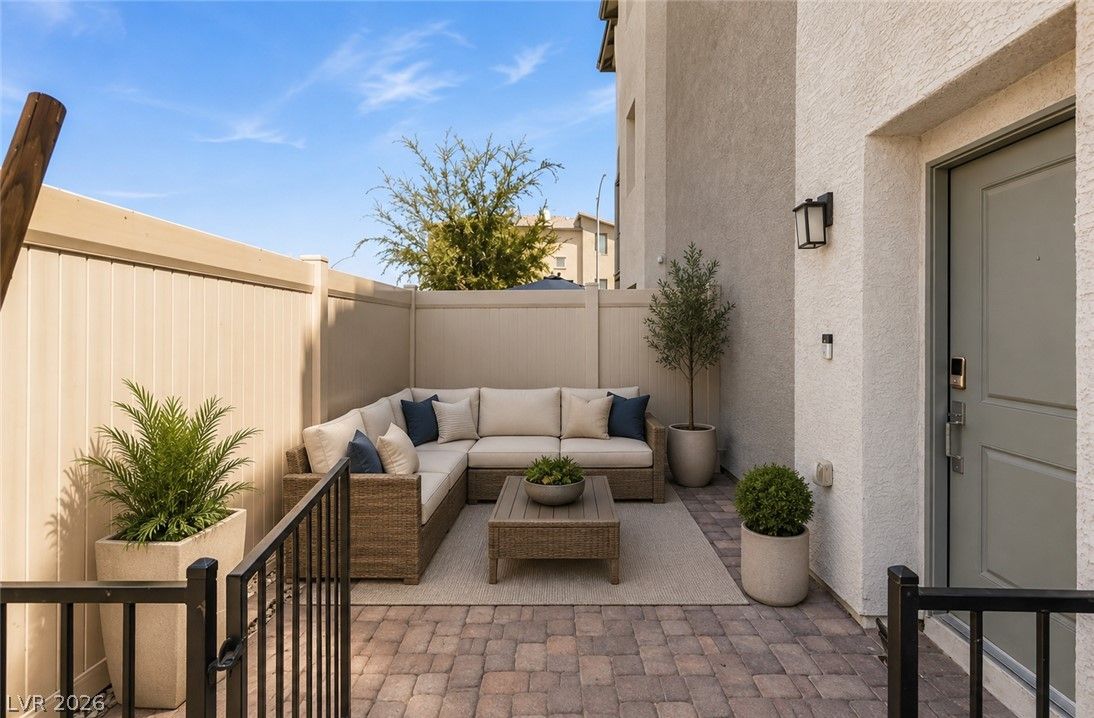 7030 Spicy Merlot Street — photo 5