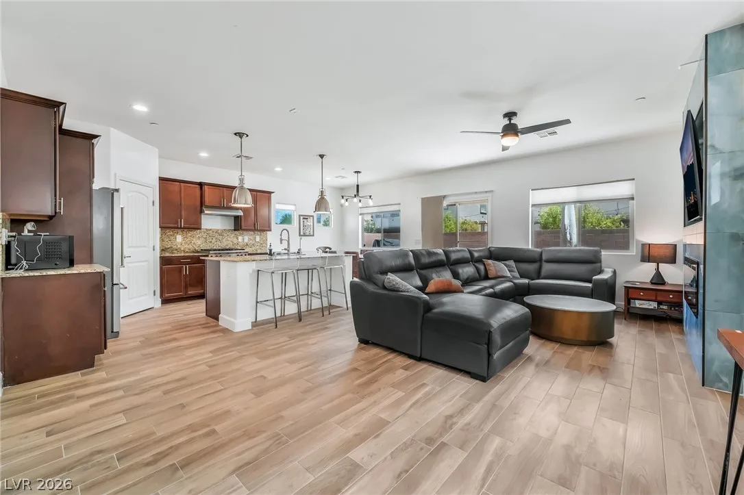 372 Monique Springs Street — photo 3