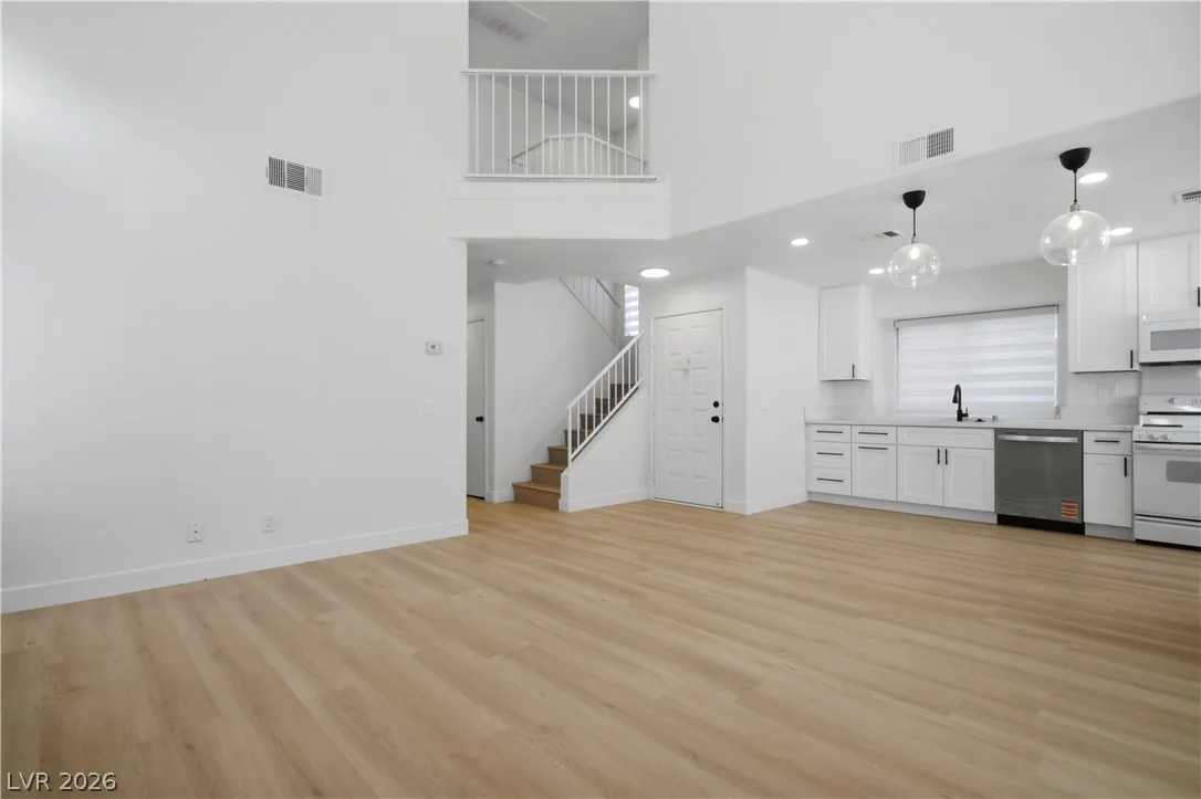 1447 Tiny Pebble Way — photo 3