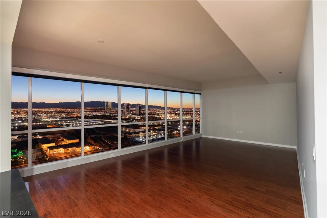 4575 DEAN MARTIN Drive 2508 — photo 2
