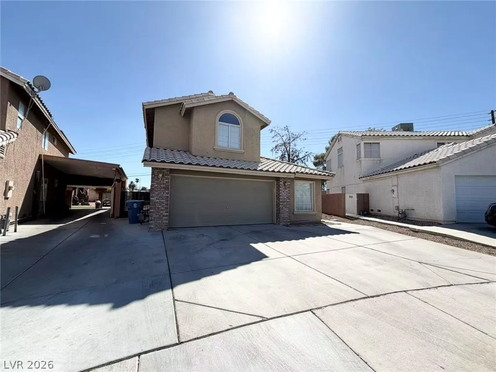 901 Golden Hawk Way — photo 2