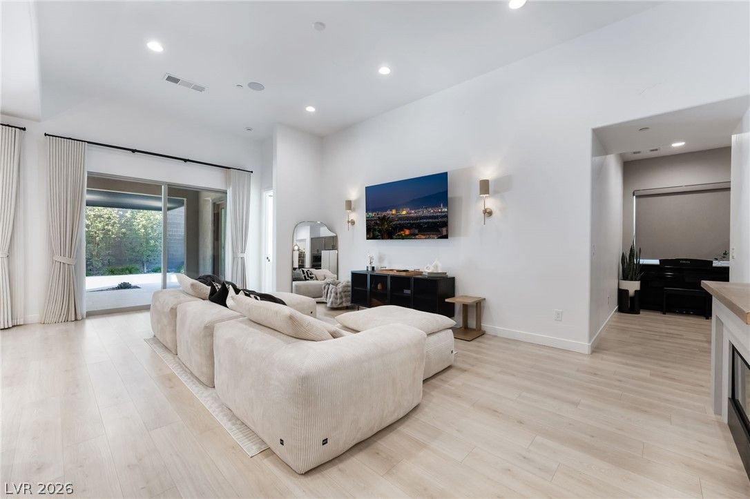 10149 Zeta Tucana Street — photo 4