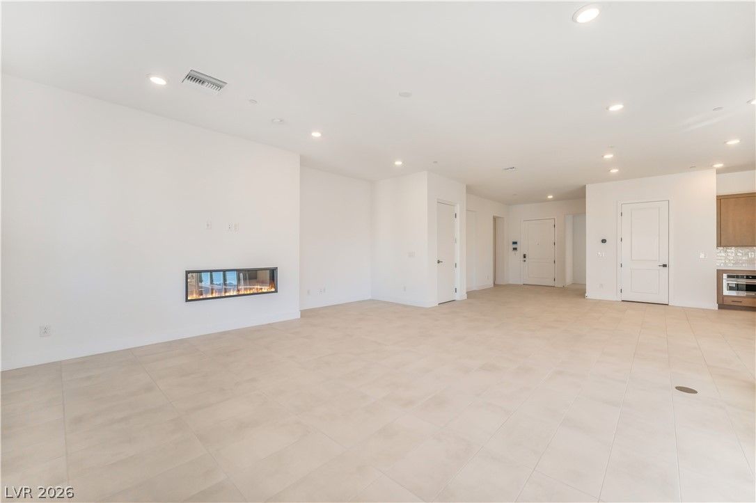 9132 Las Manaitas Avenue 401 — photo 2 of 14