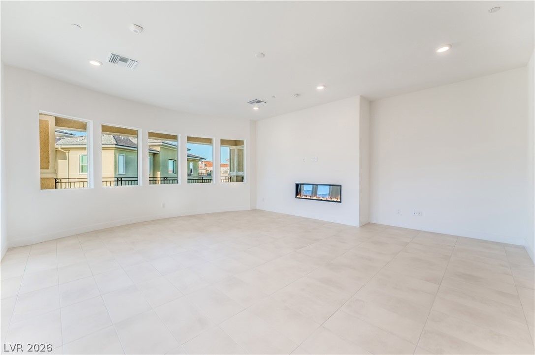 9132 Las Manaitas Avenue 401 — photo 3 of 14