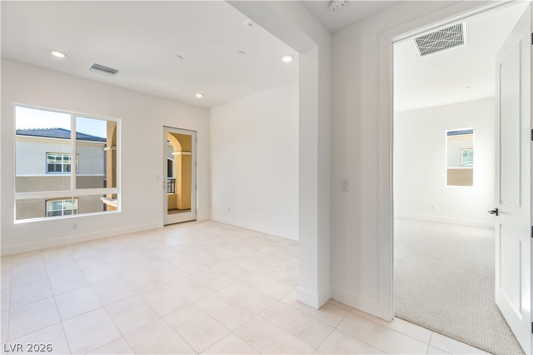 9132 Las Manaitas Avenue 401 — photo 4 of 14