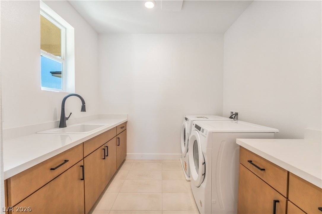 9132 Las Manaitas Avenue 401 — photo 5 of 14
