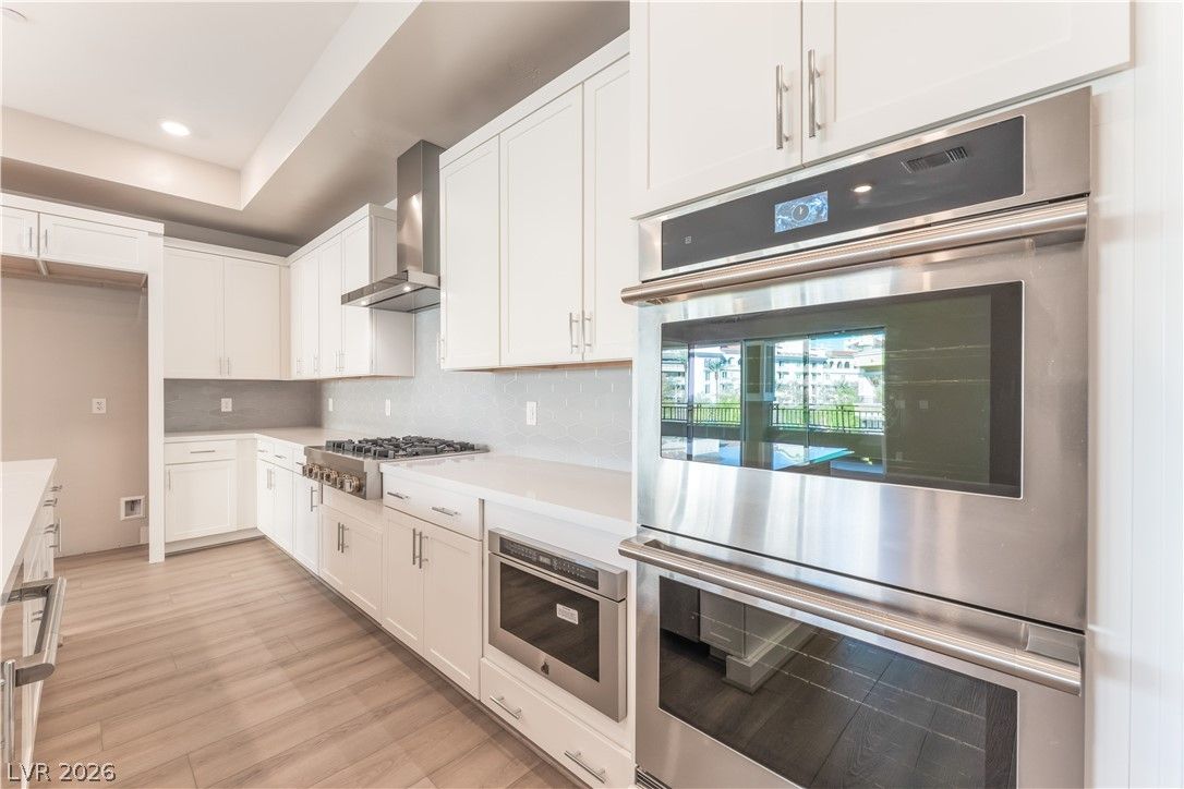 9132 Las Manaitas Avenue 202 — photo 3 of 14