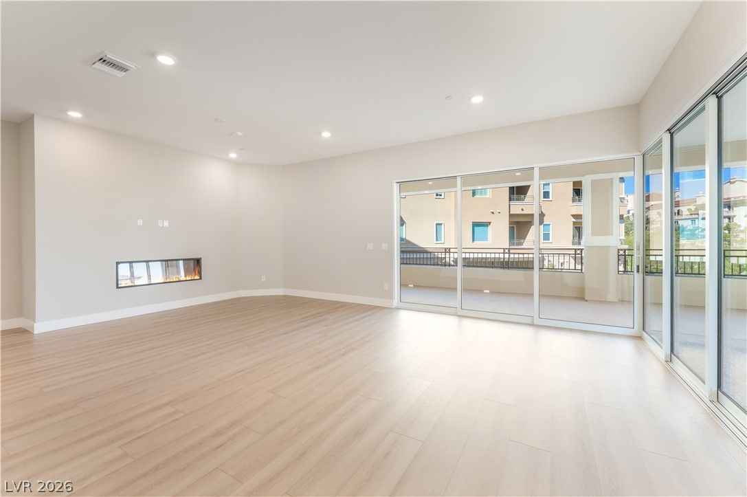 9132 Las Manaitas Avenue 202 — photo 4 of 14