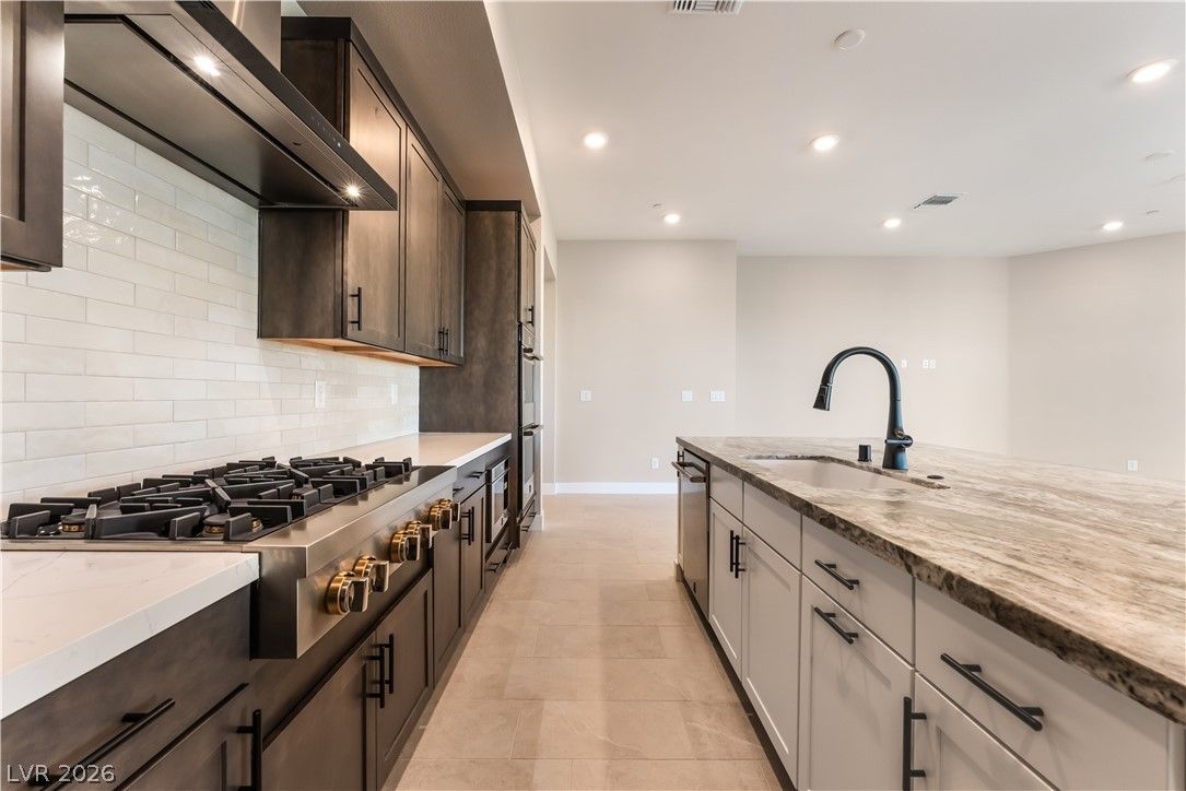 9132 Las Manaitas Avenue 302 — photo 3 of 14