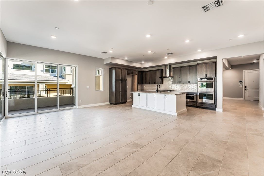 9132 Las Manaitas Avenue 302 — photo 4 of 14