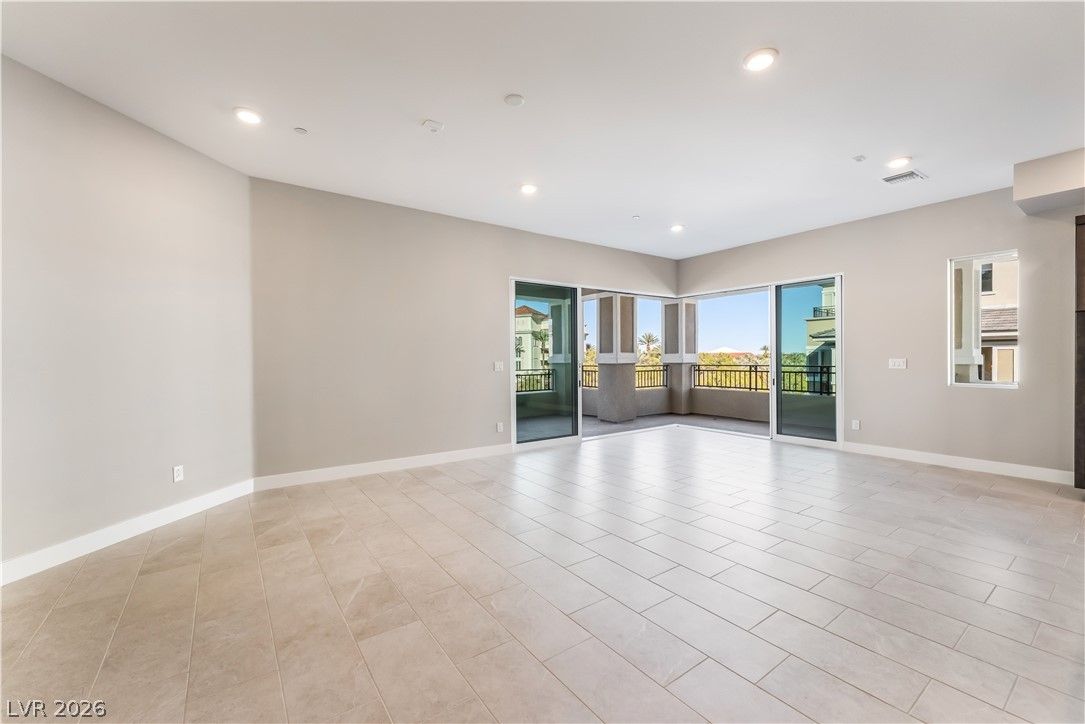 9132 Las Manaitas Avenue 302 — photo 5 of 14