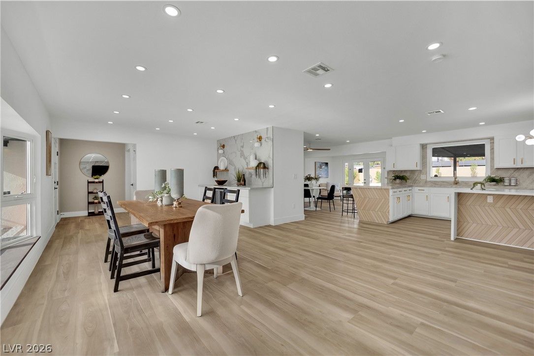 502 Park Way — photo 4