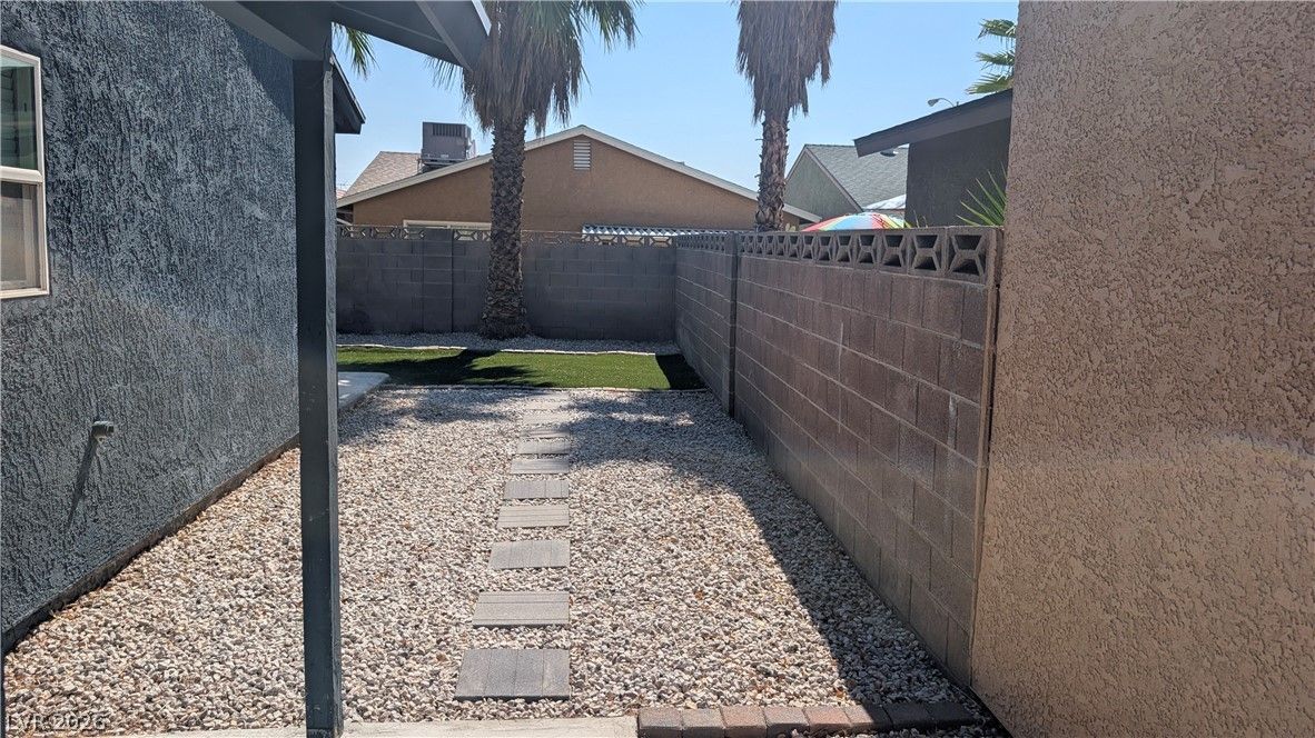 4640 Four Leaf Clover Drive — photo 3