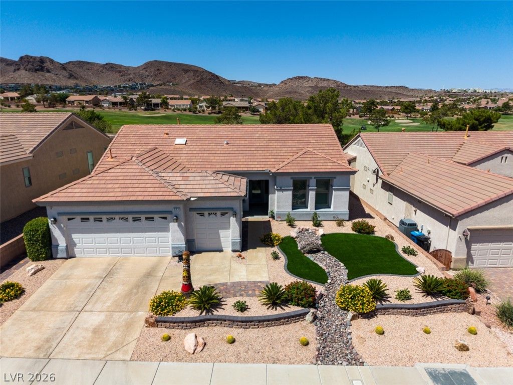 577 MOUNTAIN LINKS Drive — photo 1