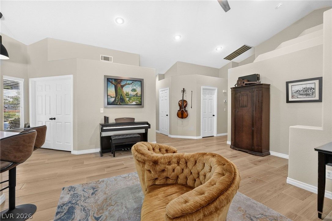 7233 Hawk Haven Street — photo 4