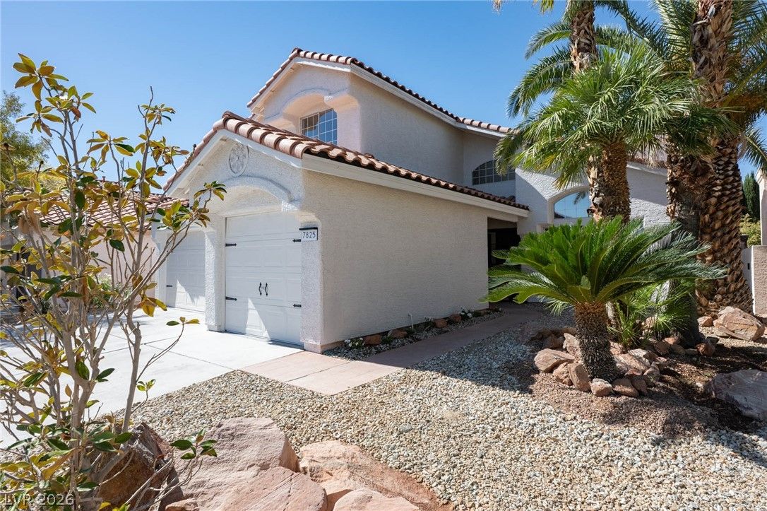 7825 Desert Bell Avenue — photo 2