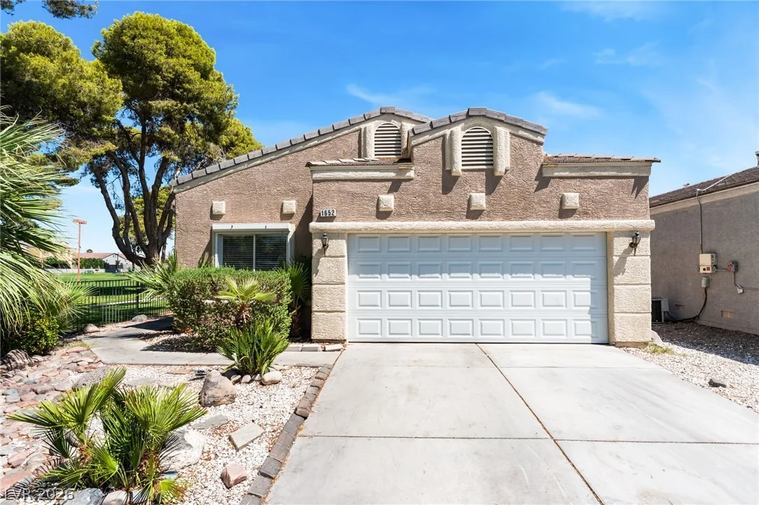 1652 WENDELL WILLIAMS Avenue — photo 3