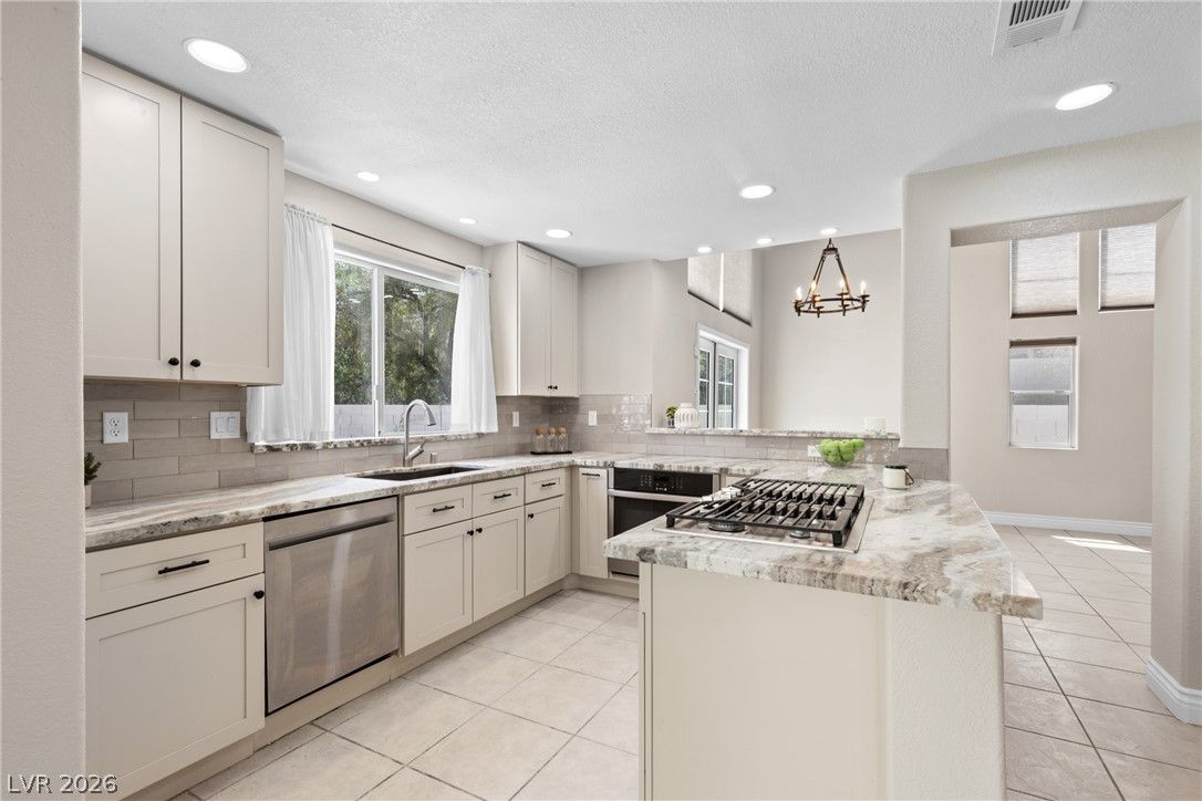 66 Huntfield Drive — photo 3