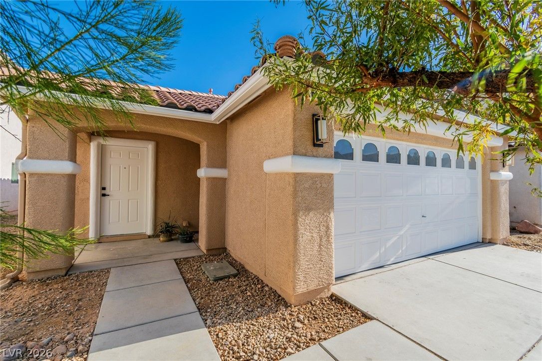 6309 Climbing Vine Avenue — photo 2 of 20