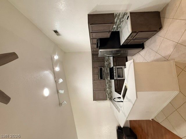 875 Serpentina Ave. Avenue — photo 2 of 24