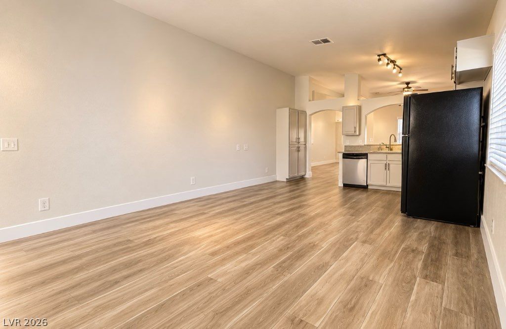 7032 Golden Desert Avenue — photo 3