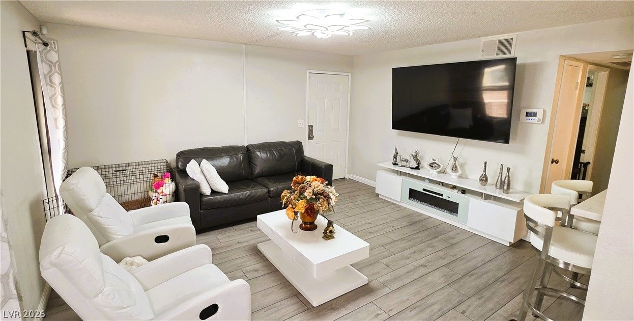 6117 West Oakey Boulevard A — photo 3
