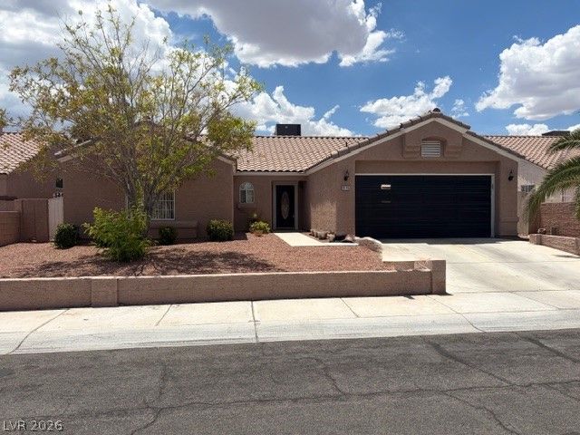 6145 DESERT HAVEN Road — photo 2 of 40