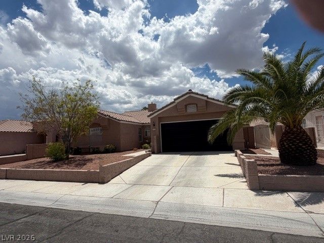 6145 DESERT HAVEN Road — photo 3 of 40