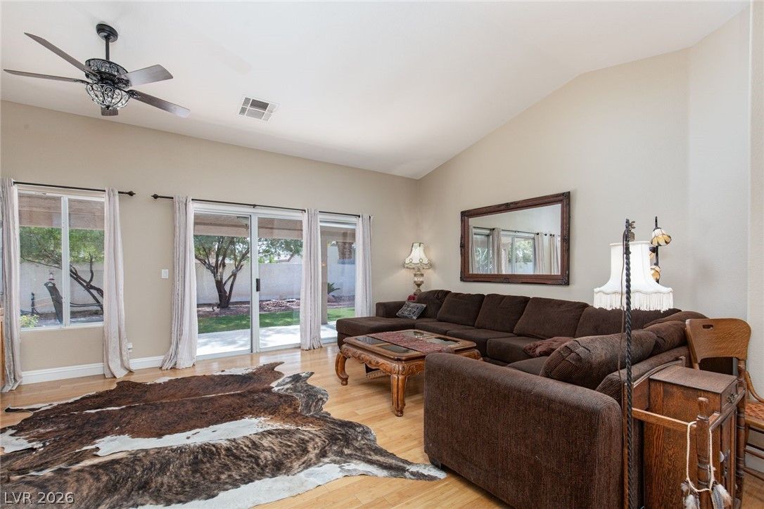 6145 DESERT HAVEN Road — photo 4 of 40