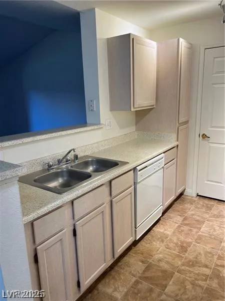231 West Horizon Ridge Parkway 2722 — photo 4