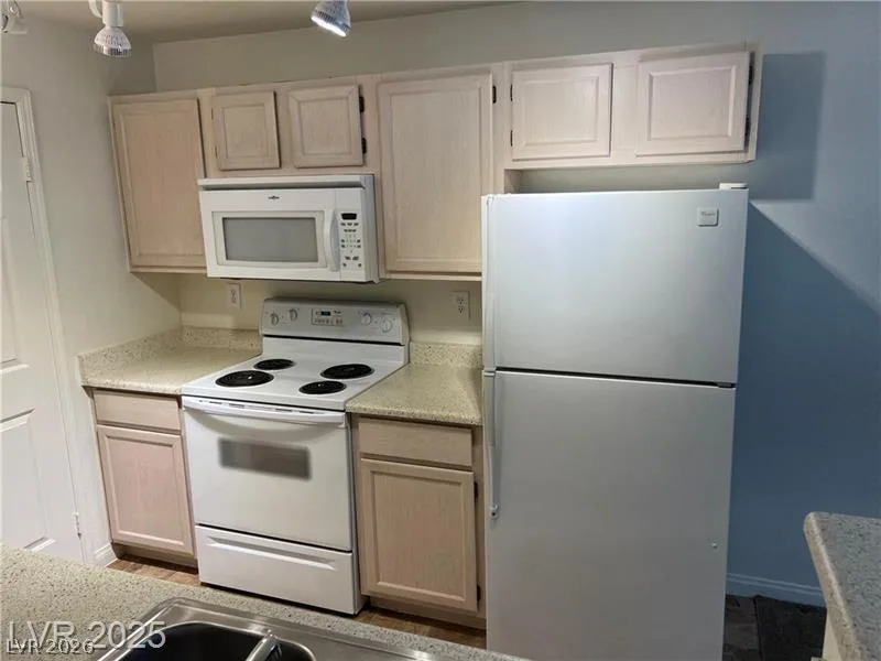 231 West Horizon Ridge Parkway 2722 — photo 5