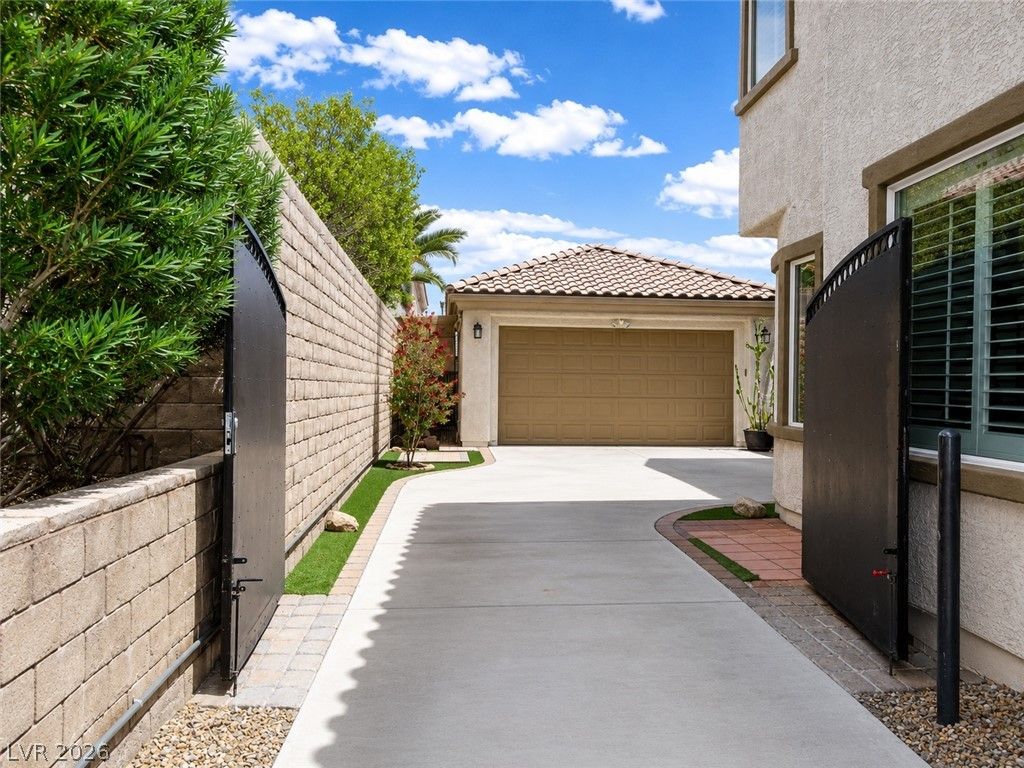820 Paseo Cerro Place — photo 3 of 39