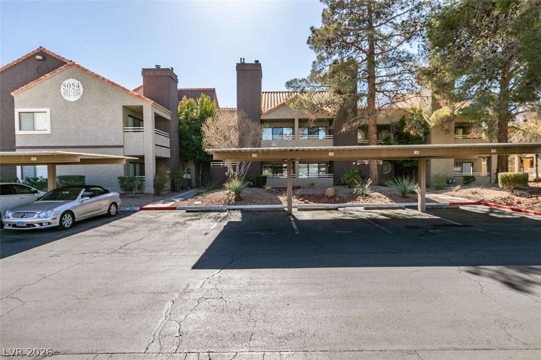 5054 South Rainbow Boulevard 202 — photo 3
