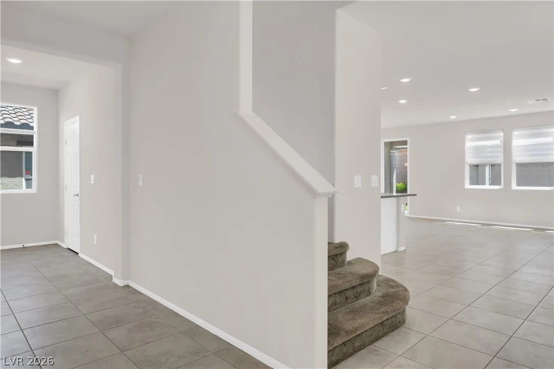 8755 Rio Andir Avenue — photo 4 of 32
