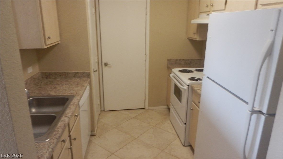 1150 North Buffalo Drive 2023 — photo 2