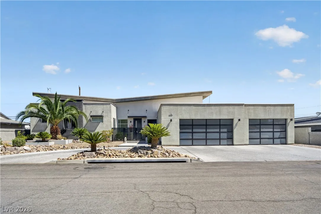 306 East Country Club Drive — photo 2