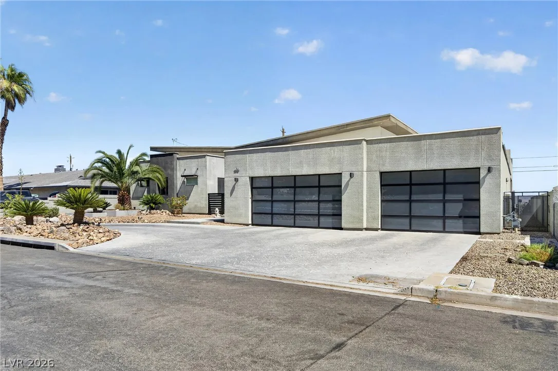 306 East Country Club Drive — photo 4