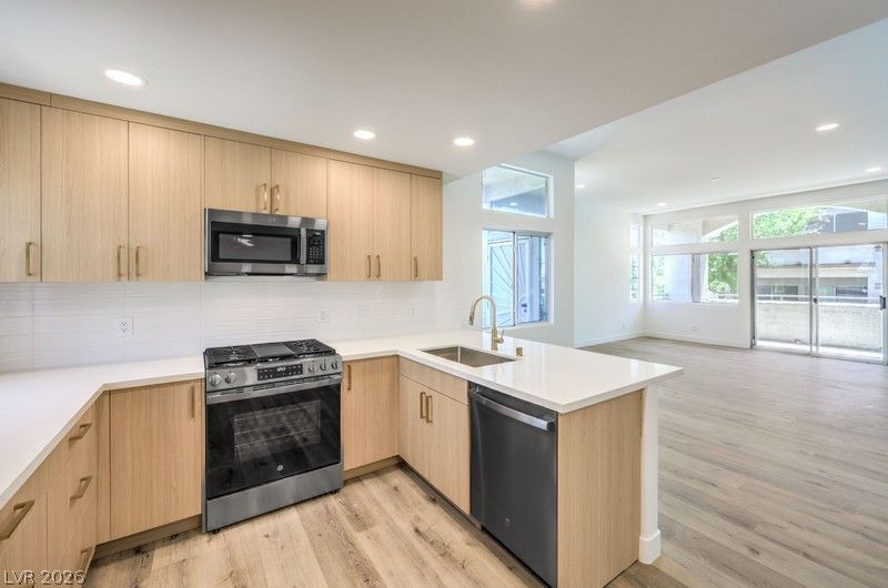 3125 North Buffalo Drive 2127 — photo 1 of 29